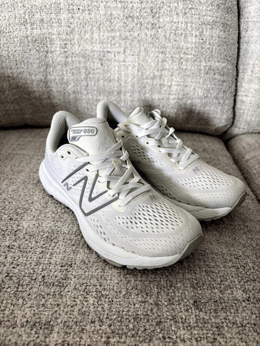 New Balance 880v13 Women's Athletic Shoes White and silver US 6.5B